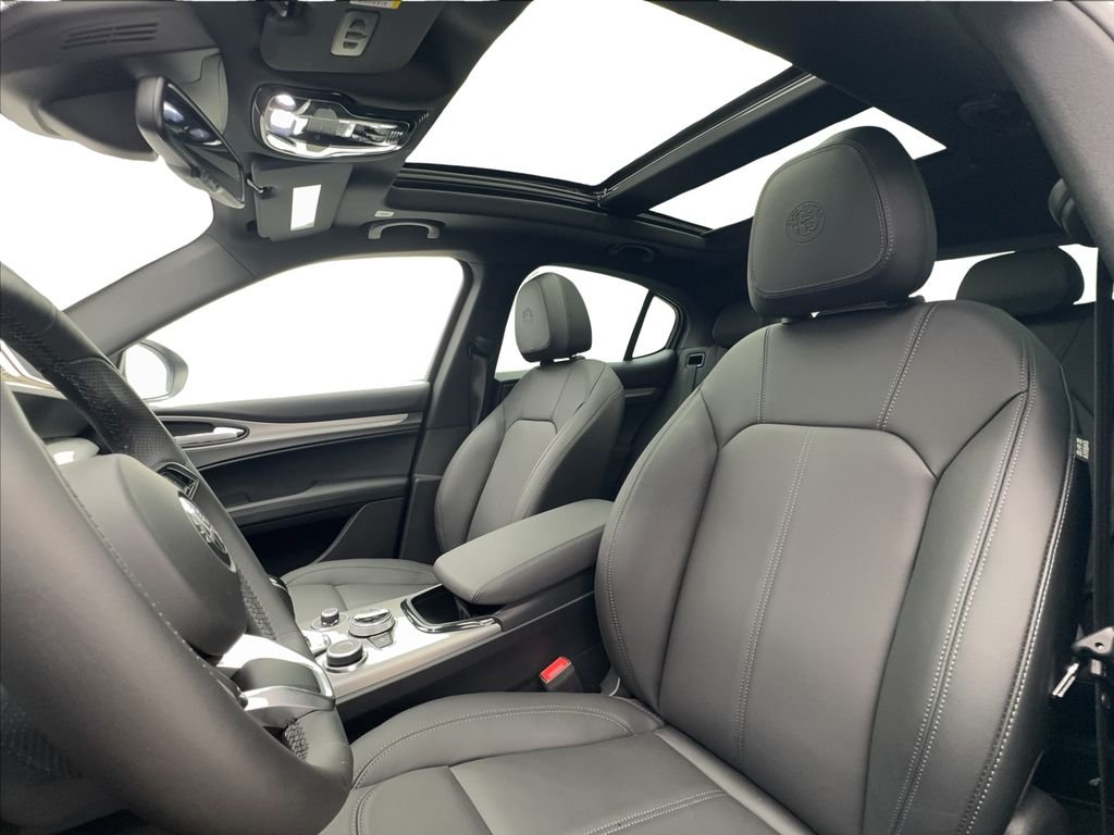 2025 Alfa Romeo Stelvio Base - Photo 28