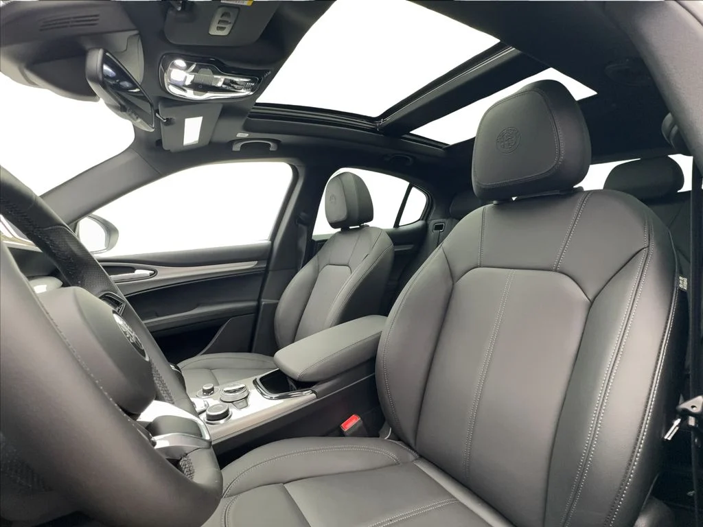 2025 Alfa Romeo Stelvio Base - Photo 28