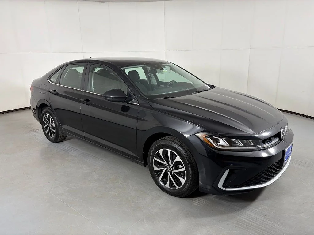 Used 2025 Black Volkswagen 1.5T S image 2