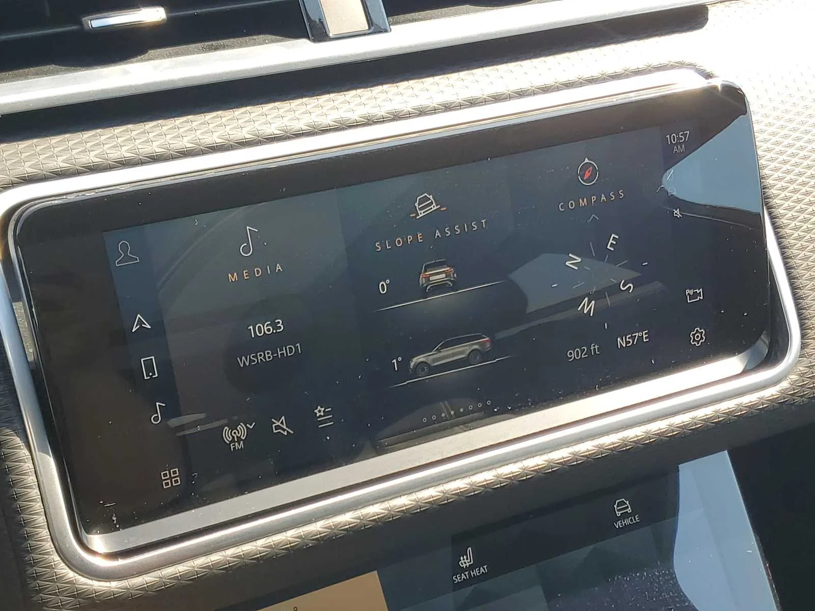 Used 2023  Land Rover R-Dynamic S image 27
