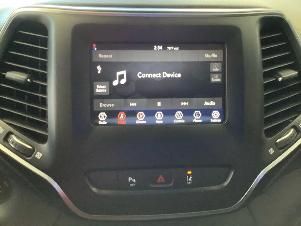 Used 2021 White Jeep Latitude Plus image 11