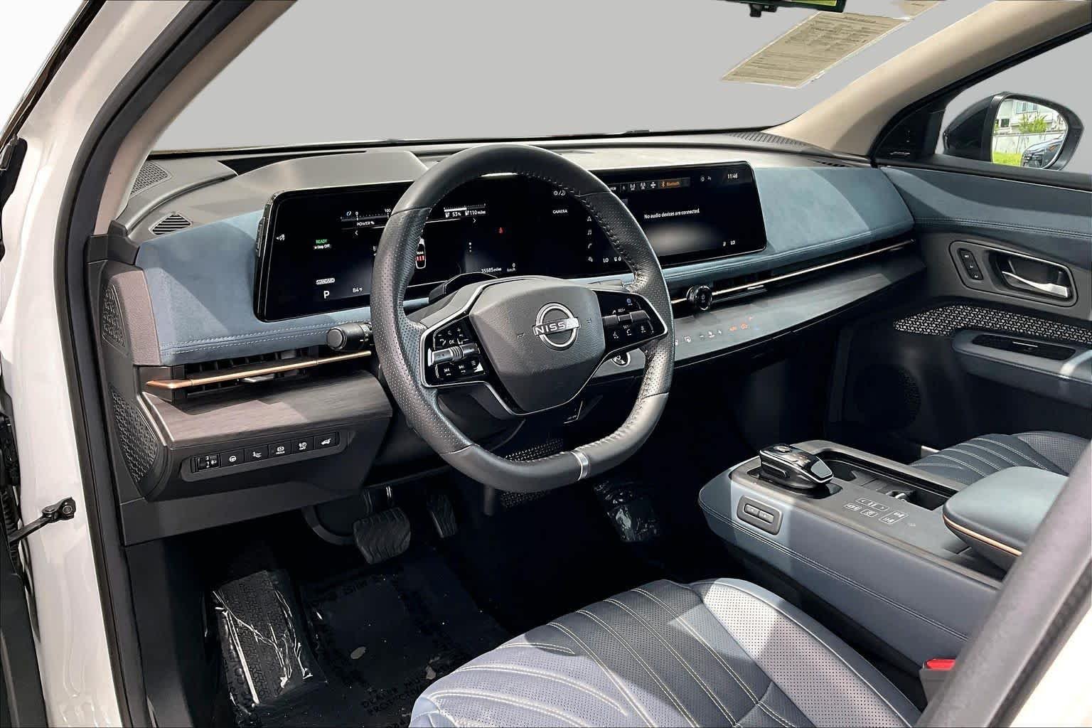 Used 2023 Everest White Pearl Tricoat/Black Diamond Pearl Nissan PLATINUM+ image 17