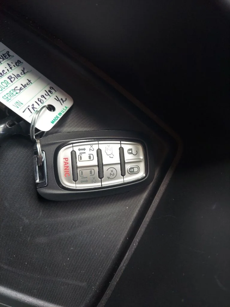 2026 Chrysler Pacifica Select - Photo 29