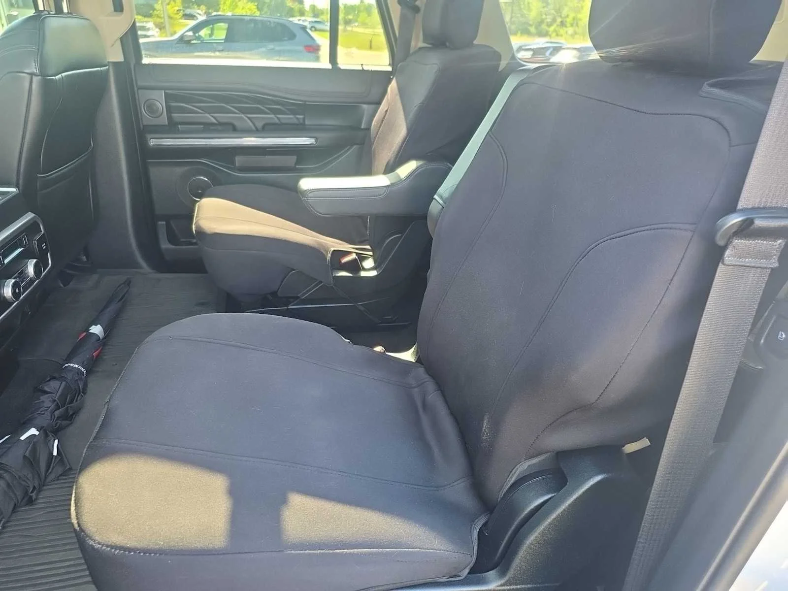 Used 2018 White Platinum Metallic Tri-Coat Ford Platinum image 18
