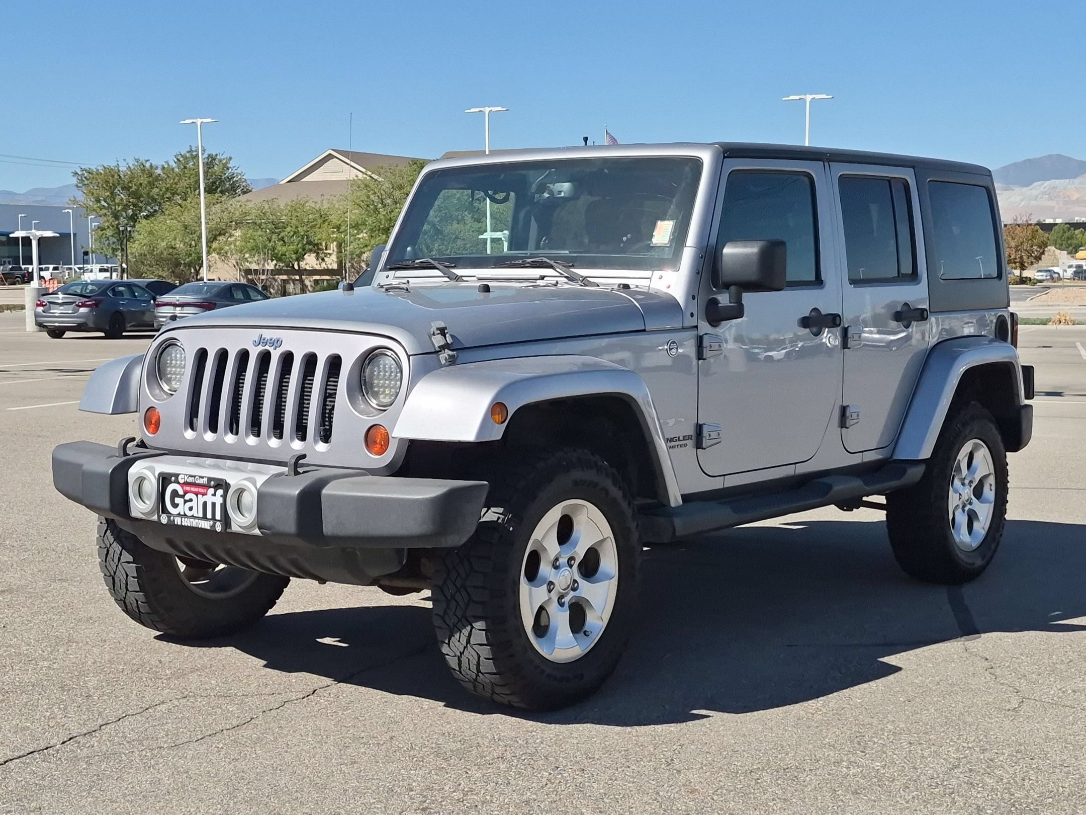 Used 2013 Billet Silver Metallic Jeep Sahara image 8