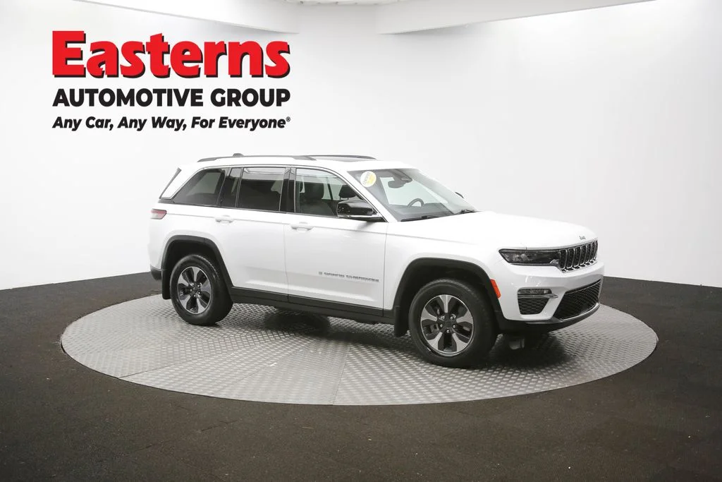 Used 2022 White Jeep 4xe image 43