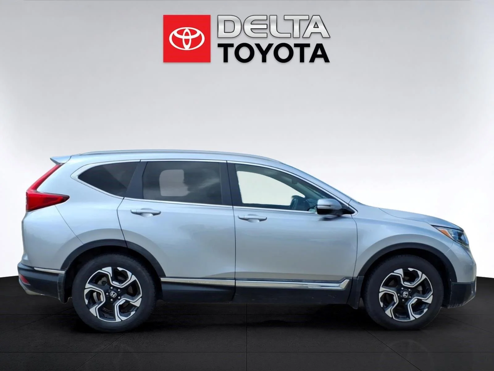 Used 2019 Lunar Silver Metallic Honda SUV image 6