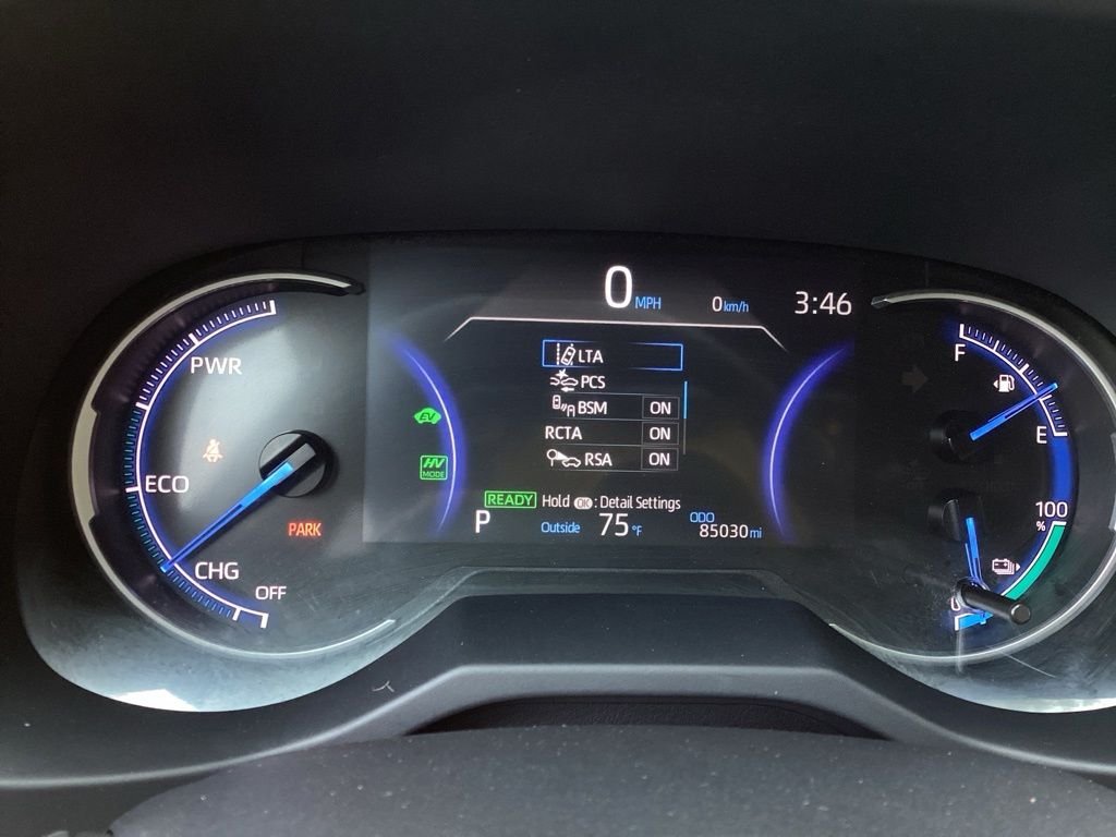 Used 2022 White Toyota SE image 14