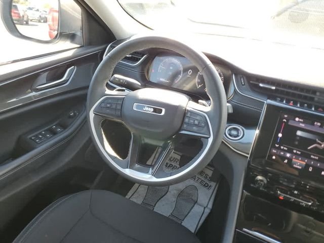 Used 2023 White Jeep Laredo image 17