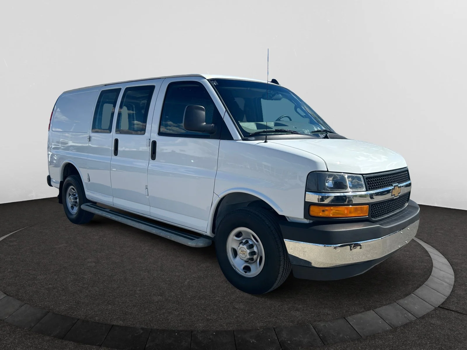 Used 2024 White Chevrolet  image 7