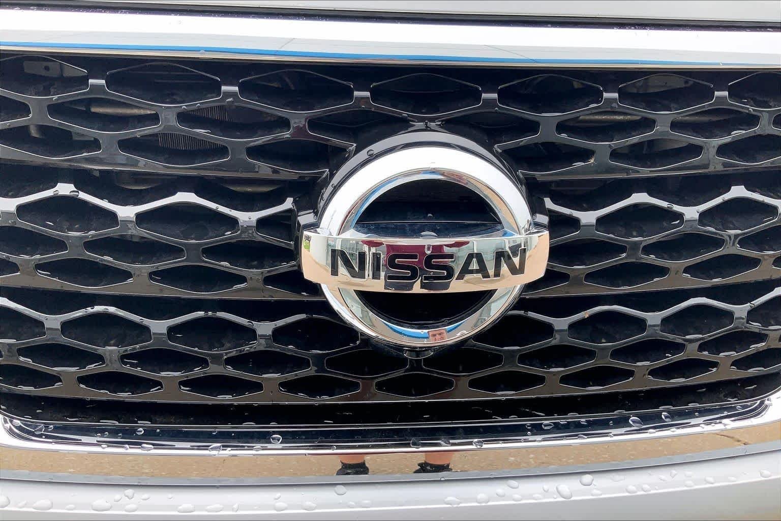 Used 2019 Brilliant Silver Metallic Nissan SL image 29