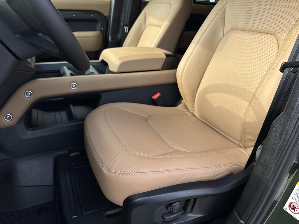 New 2026 Woolstone Green Land Rover X-Dynamic SE image 10