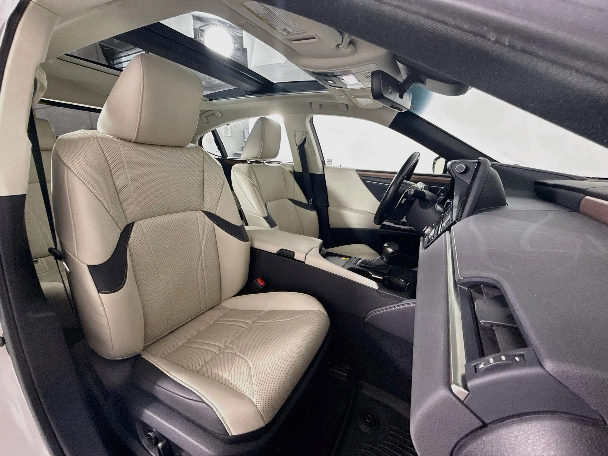 Certified Used 2025 Eminent White Pearl Lexus 350 Ultra Luxury image 27