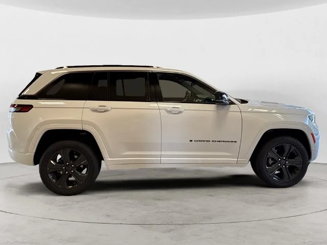 New 2027 White Jeep Limited Reserve image 7
