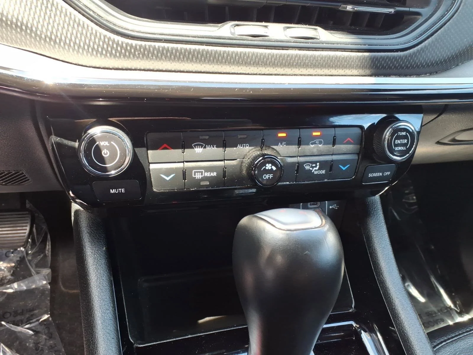 Used 2025 Silver Zynith Metallic Clearcoat Jeep Trailhawk image 25