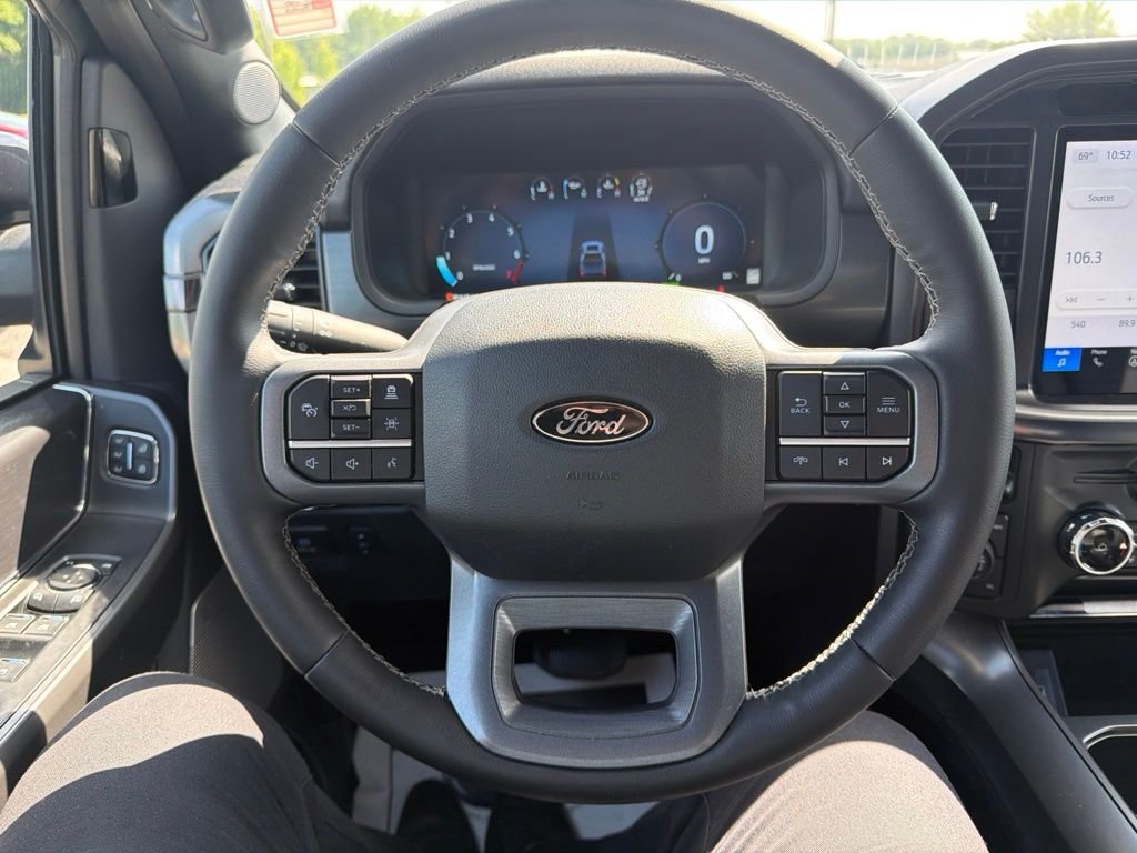 Used 2025 Agate Black Metallic Ford Lariat image 34