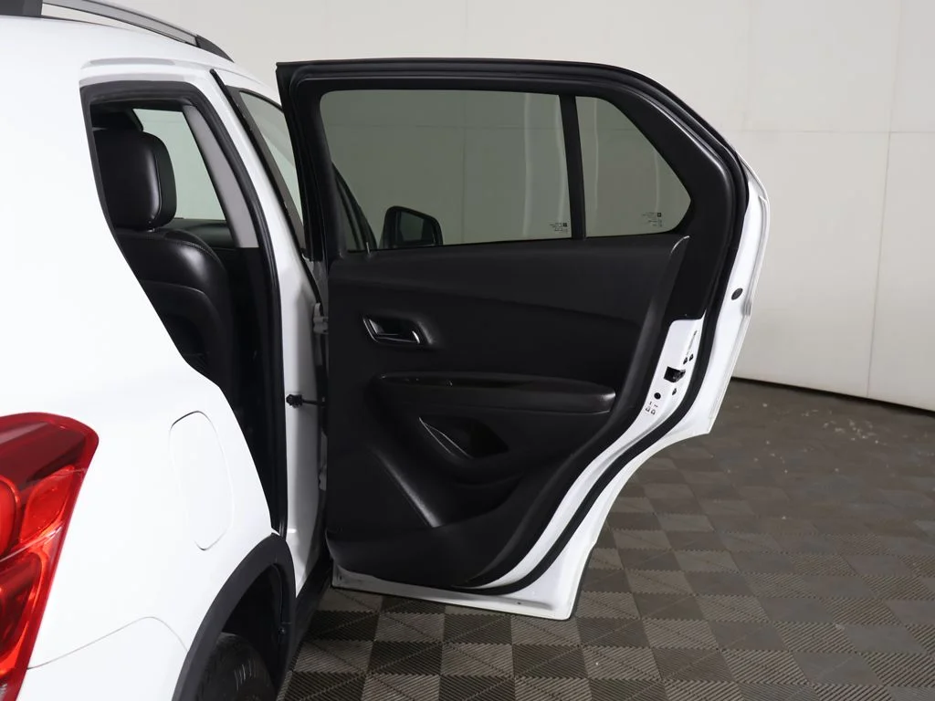 Used 2020 White Chevrolet LT image 18