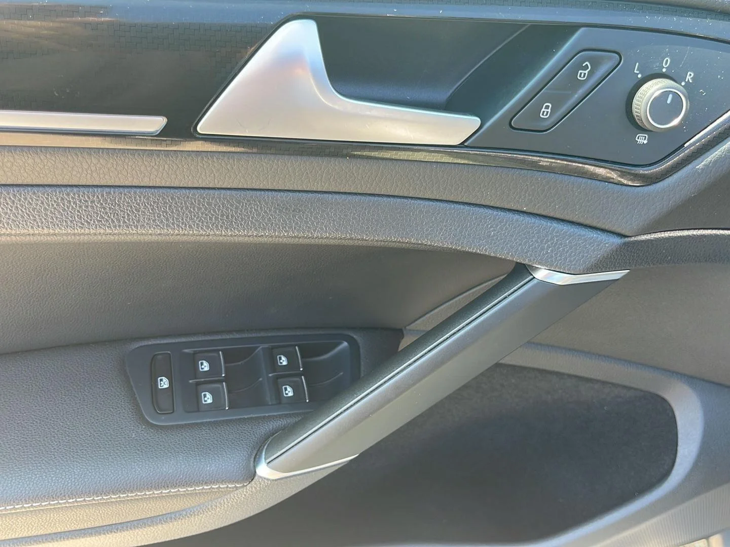 Used 2017  Volkswagen 4MOTION image 18