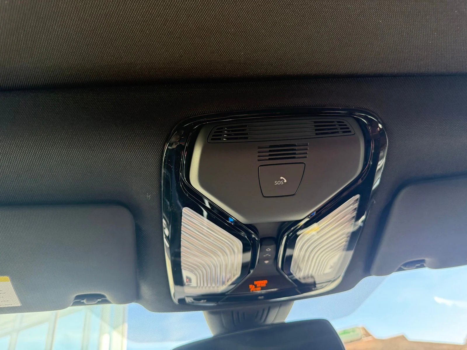 New 2026 Mineral White Metallic BMW xDrive40 image 23