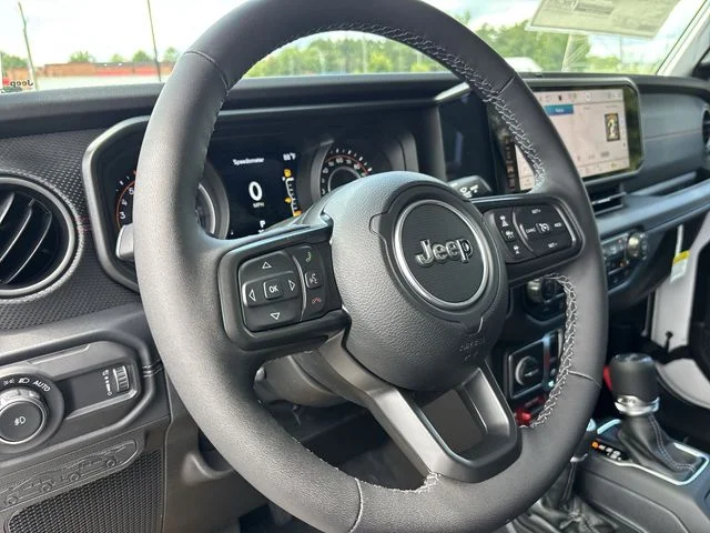 New 2025 Bright White Clear-Coat Exterior Paint Jeep Rubicon X image 31