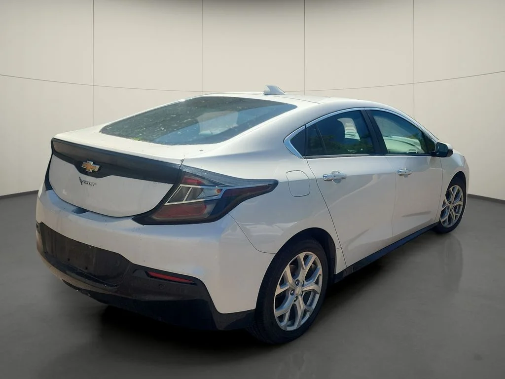 Used 2018 Beige Chevrolet Premier image 7