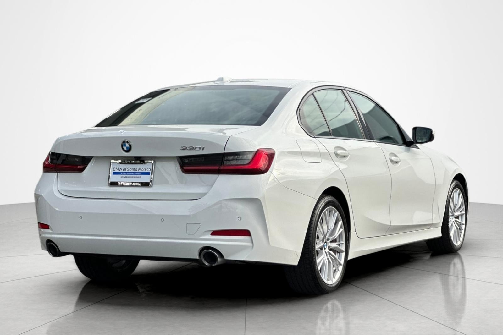 Used 2023 Alpine White BMW 330i image 5