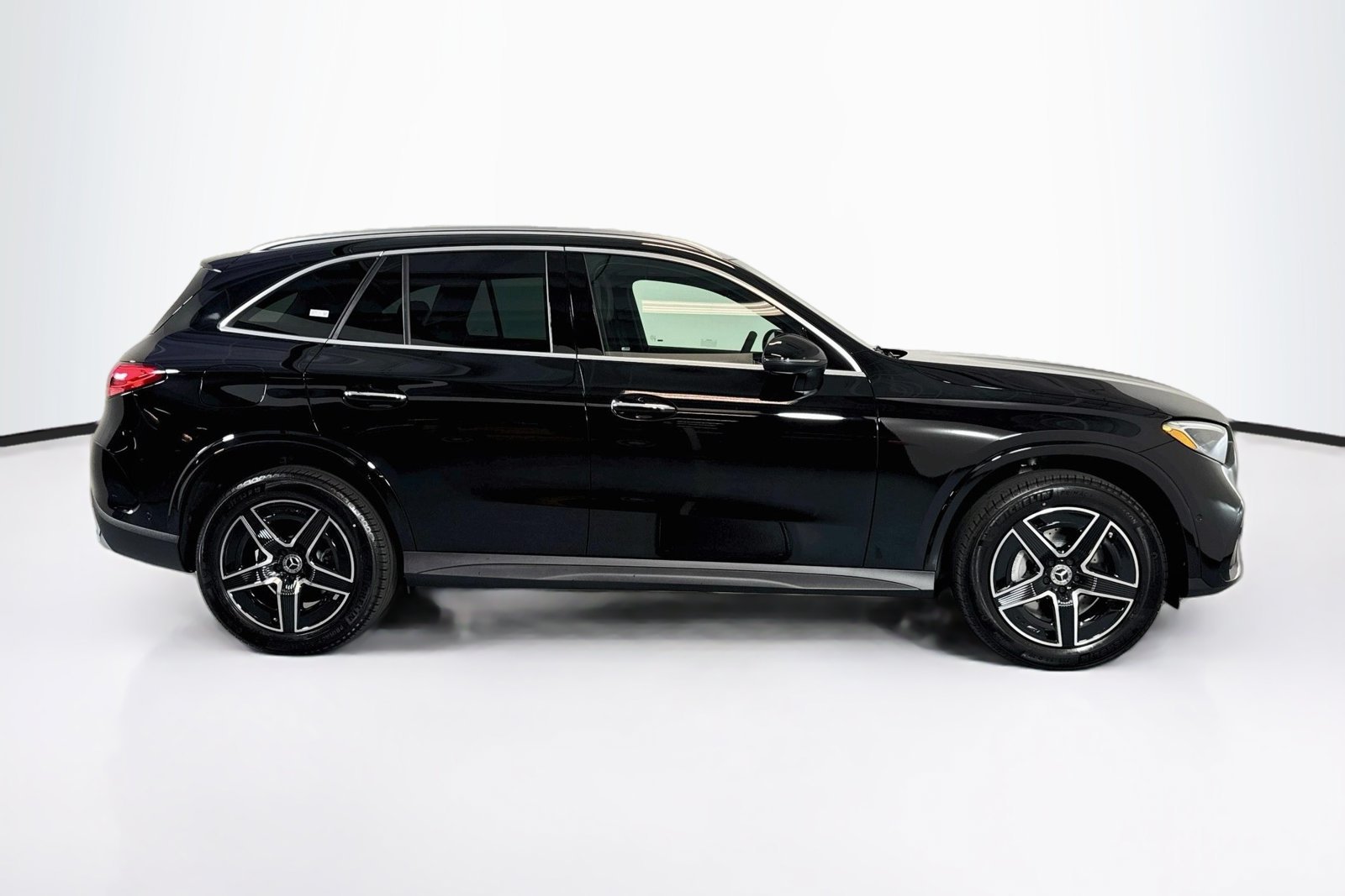 New 2026 Black Mercedes-Benz GLC 300 image 4