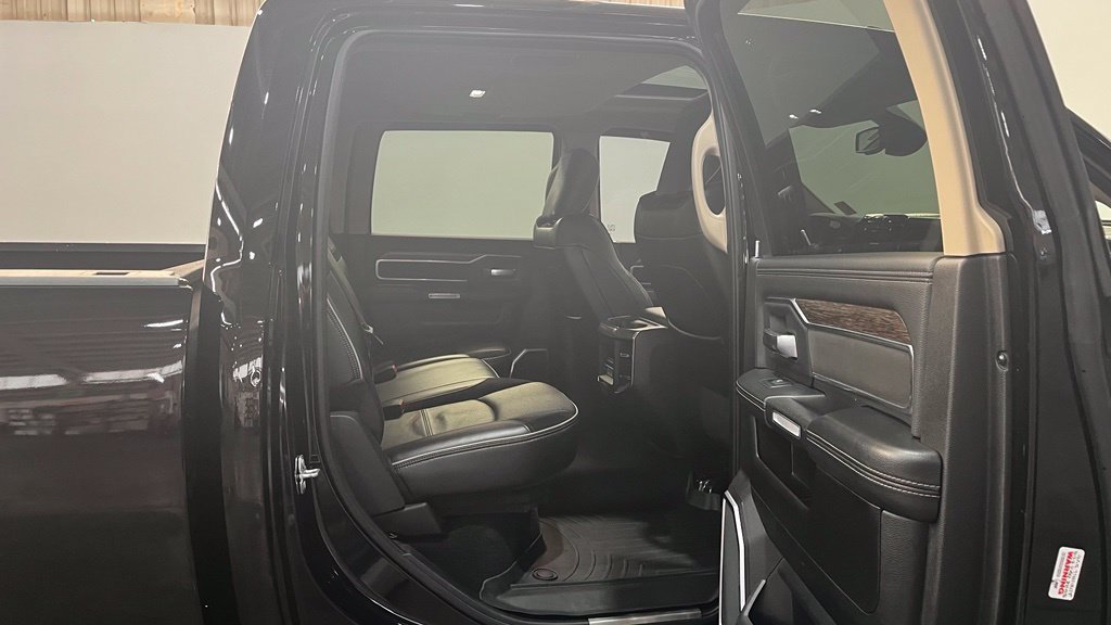 Used 2019 Diamond Black Ram Laramie image 15