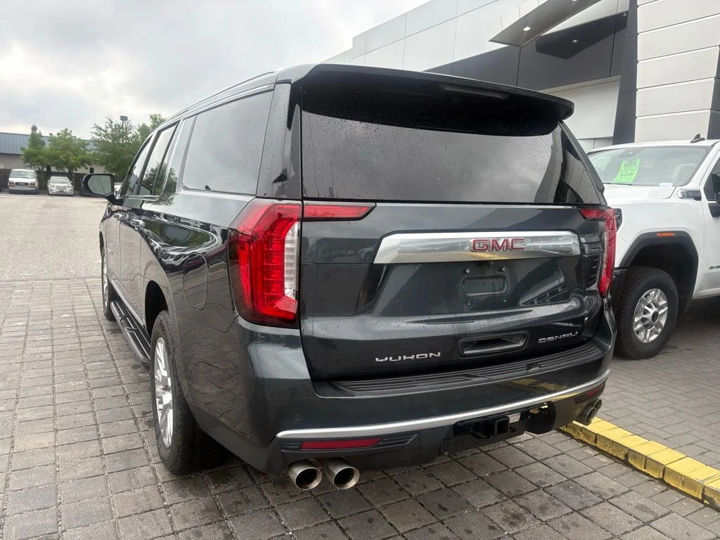 Used 2022 Hunter Green GMC Denali image 8