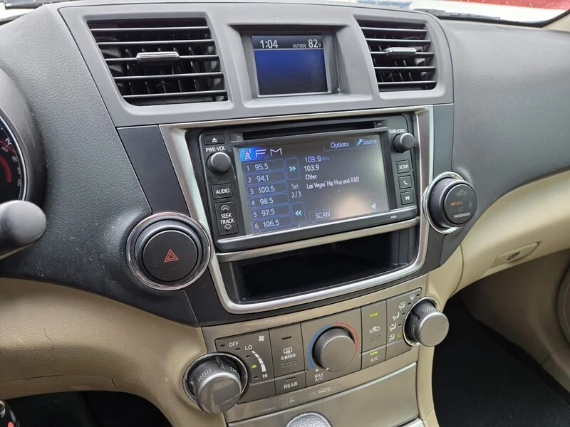 Used 2013 SHORELINE BLUE Toyota Plus image 18
