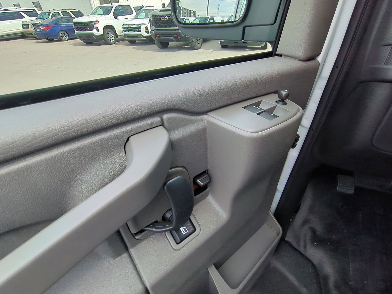 2025 Chevrolet Express Cargo Work Van - Photo 22