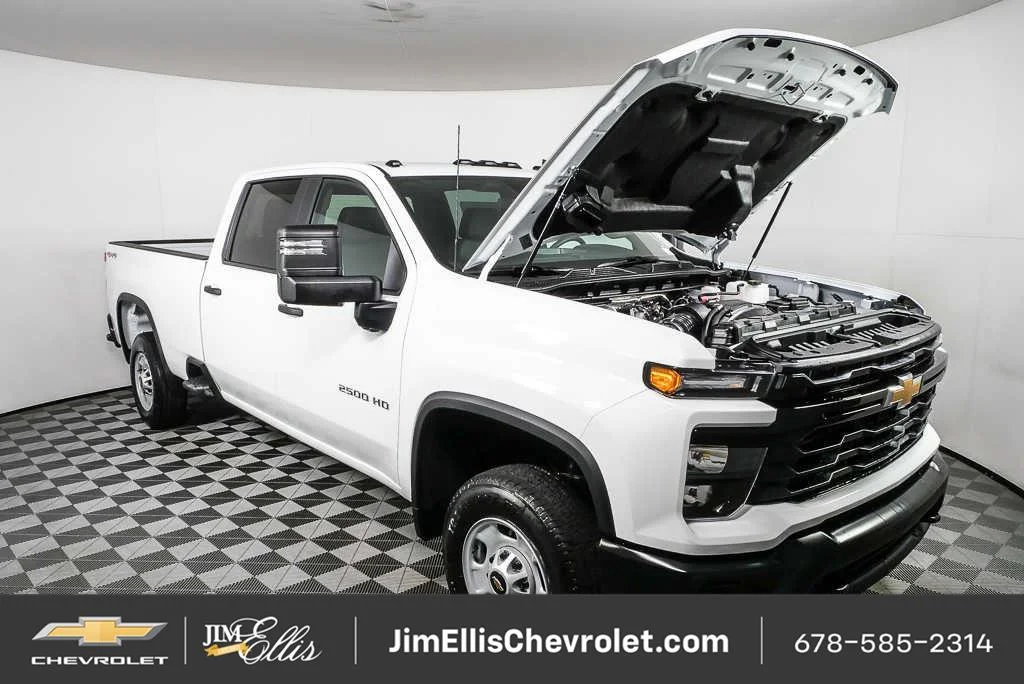 New 2026 Summit White Chevrolet WT image 28