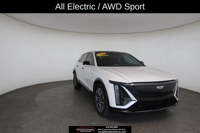 Used 2024 White Cadillac Sport image 29