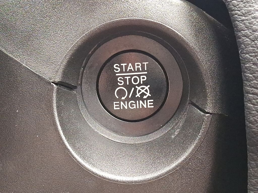 Used 2019 Black Jeep Latitude image 23