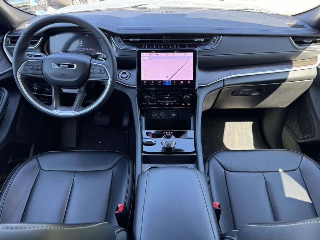 Used 2025 Silver Jeep Limited image 2