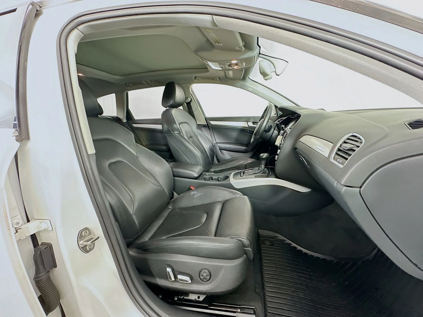 Used 2013  Audi 2.0T Premium Plus image 28