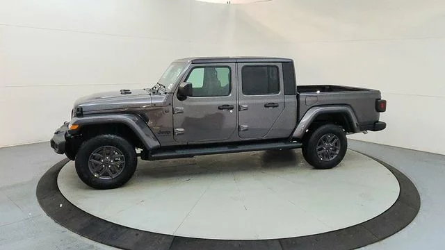 New 2026 Granite Crystal Metallic Clear-Coat Exterior Paint Jeep Sport S image 5