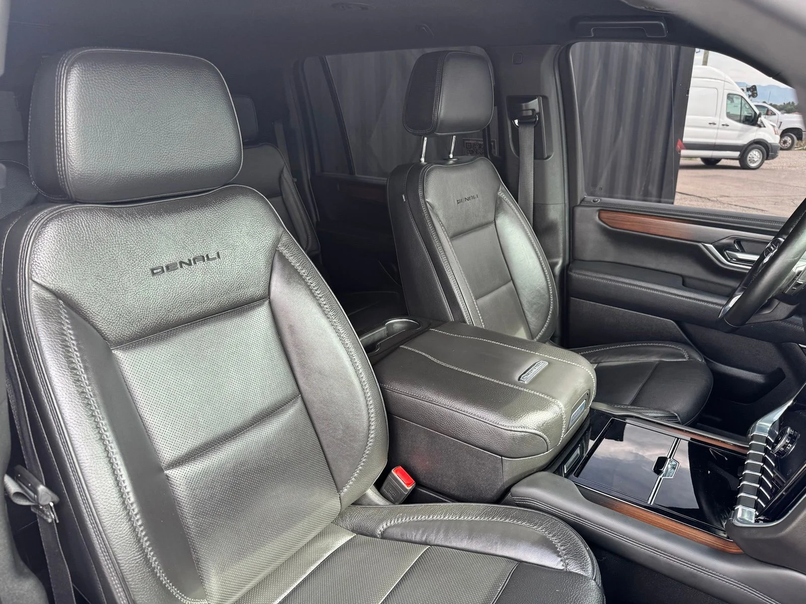 Used 2025 Silver GMC Denali image 39