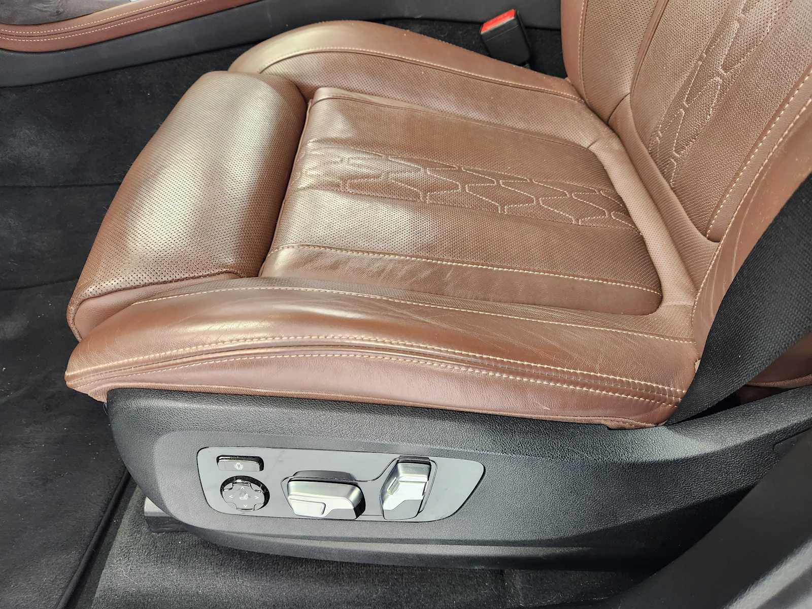 Used 2022 Mineral White Metallic BMW xDrive40i image 15
