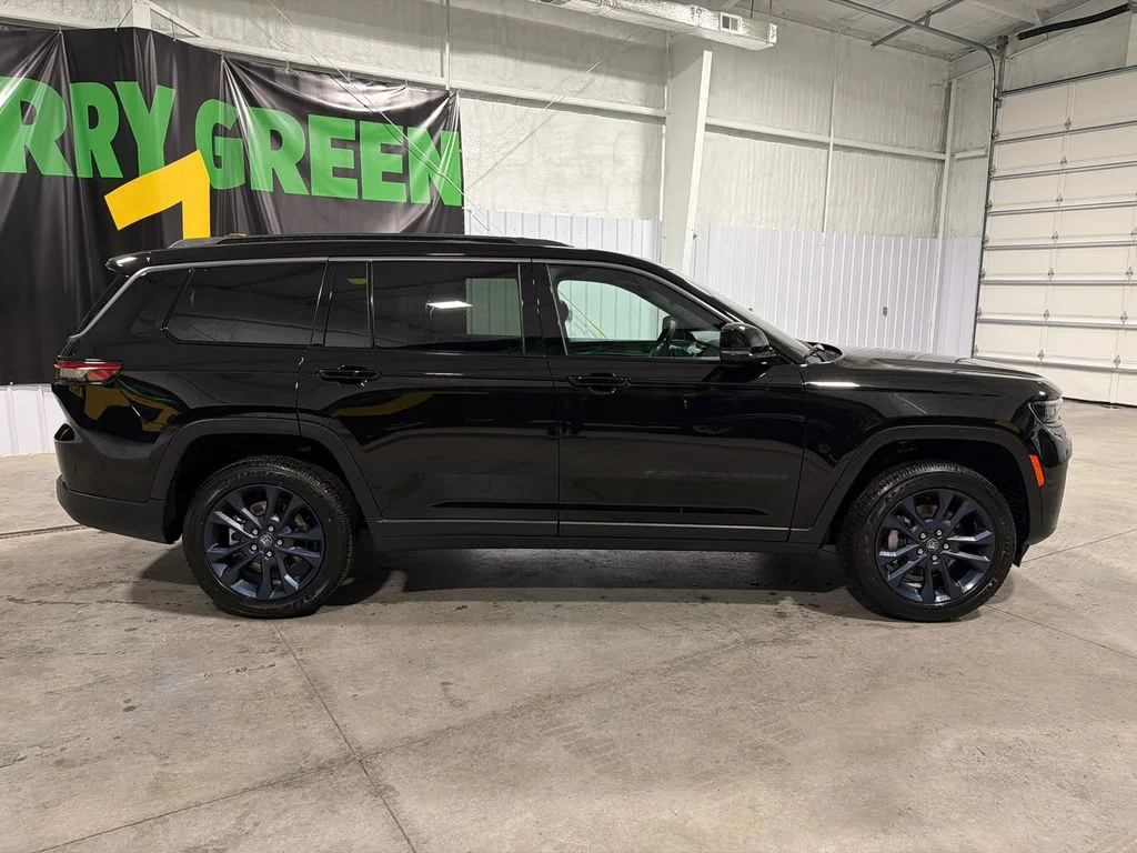 New 2026 Diamond Black Crystal Pearl-Coat Exterior Paint Jeep 85th Anniversary Edition image 4