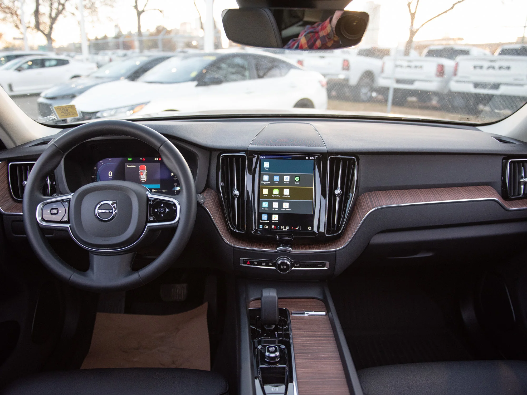 Certified Used 2023 Silver Volvo Plus Bright Theme * No Accidens | Heated Seats | Panoramic Roof | Apple CarPlay image 4
