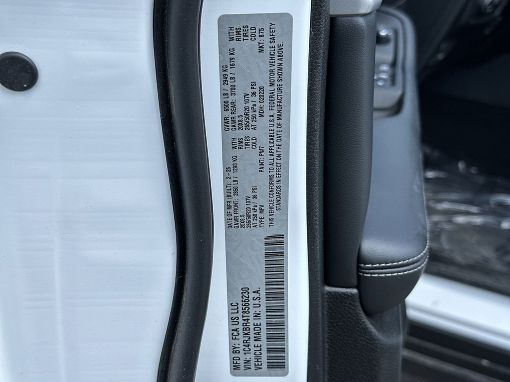New 2026 Bright White Clear-Coat Exterior Paint Jeep Limited image 49