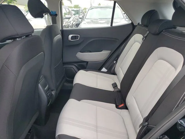 2025 Hyundai Venue SEL - Photo 14