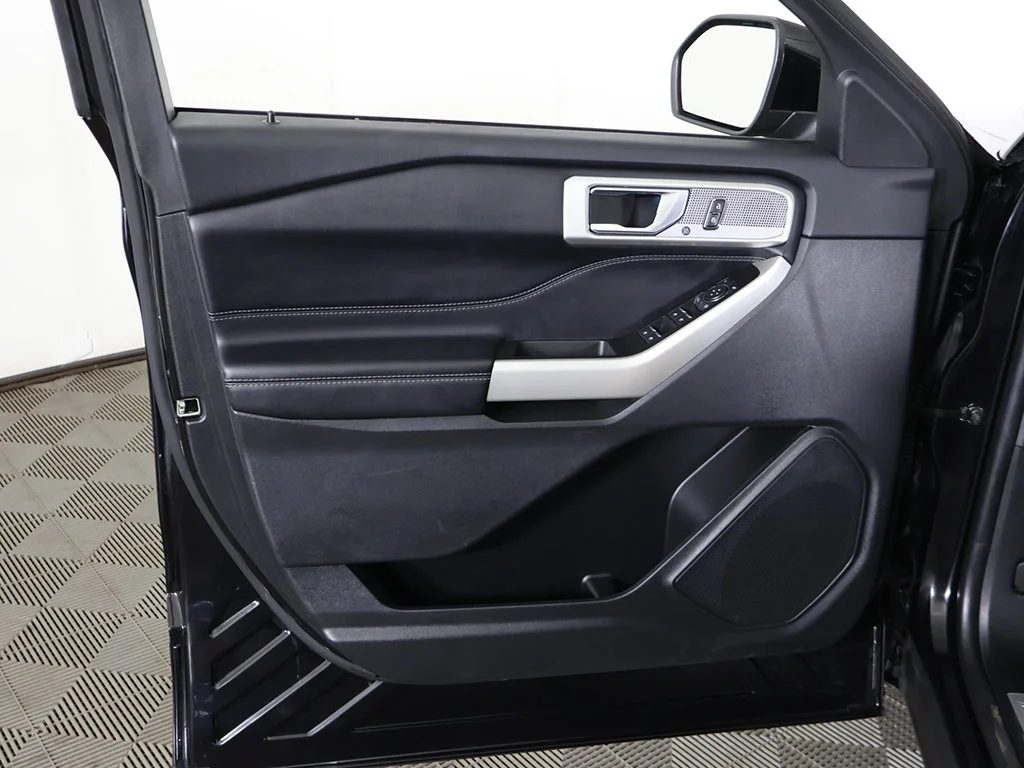 Used 2022 Black Ford Limited image 27