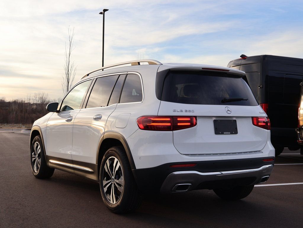 New 2026 Polar White Mercedes-Benz GLB 250 image 5