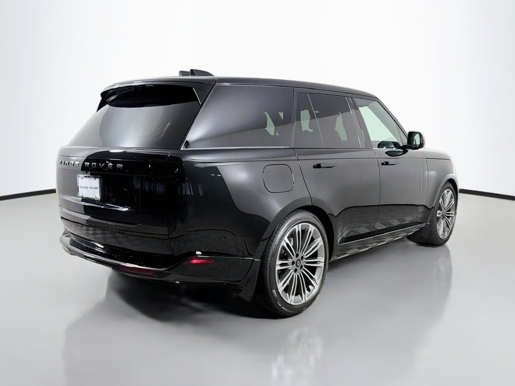 New 2027 Santorini Black Land Rover SE image 5