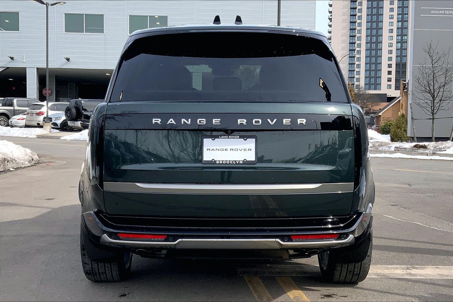 New 2026 Belgravia Green LAND ROVER SE image 4