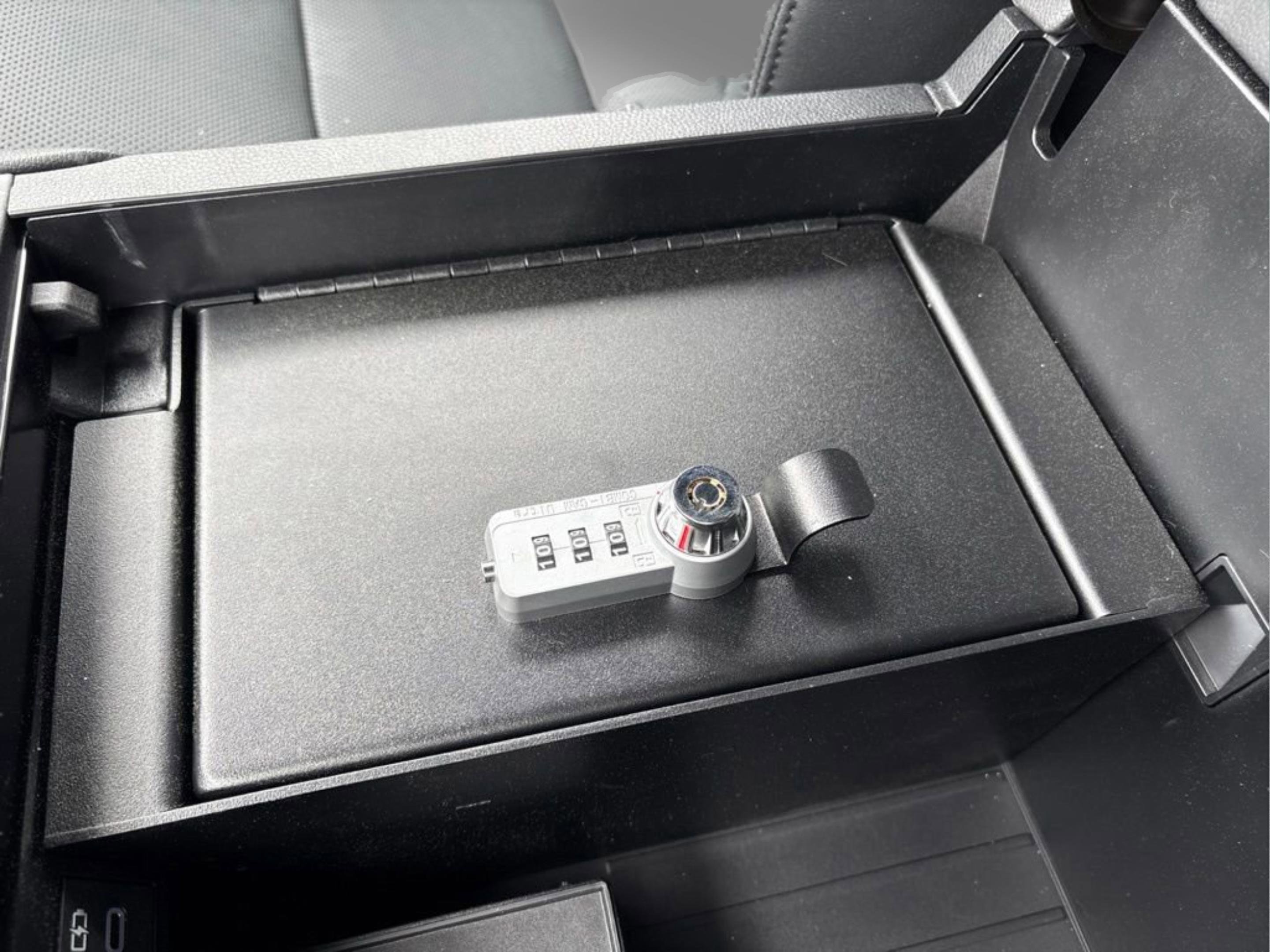 2025 Toyota Tundra Limited - Photo 14