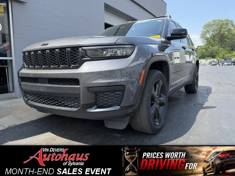 Used 2022  Jeep Laredo image 1