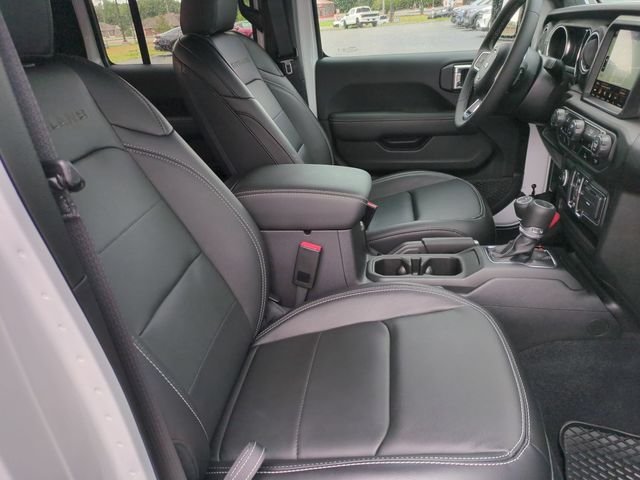 Used 2023 White Jeep Overland image 34